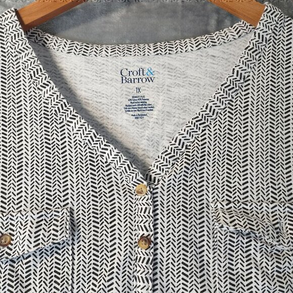 Croft and Barrow Womens Henley Top 1X Black White Print Roll Tab Sleeve Classic - Picture 6 of 9